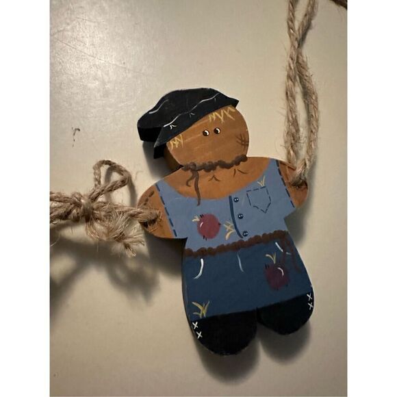 Wizard of Oz Painted Wooden Decor On String Garland Wendy Toto Lion Tin Man - Picture 5 of 9